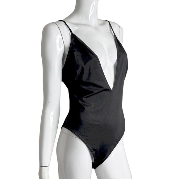 🤑 5/$20 Black Plunging  V-Neck Bodysuit - Picture 5 of 6